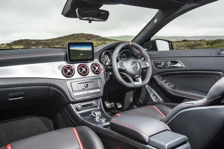 Интерьер Mercedes-AMG CLA45 4Matic Shooting Brake 2016 года  (UK) (фото 25 из 26)